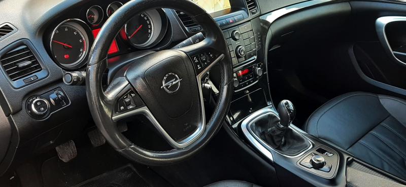 Opel INSIGNIA 