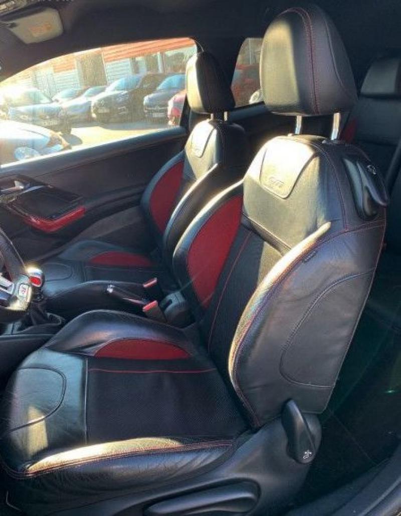 Peugeot 208 GTI 